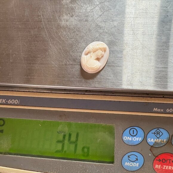 VTG Loose Stone Carved Shell White Profile Cameo Size 1" Length by 0.75" Width - Picture 9 of 9